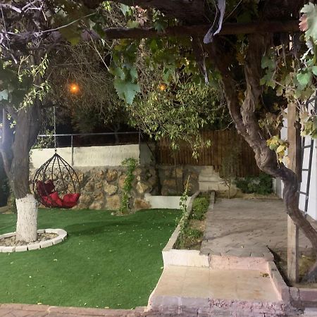 Tayoon Host Apartment Jarash Bagian luar foto