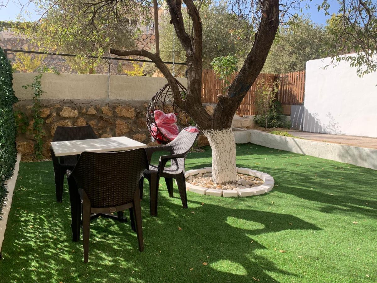 Tayoon Host Apartment Jarash Bagian luar foto