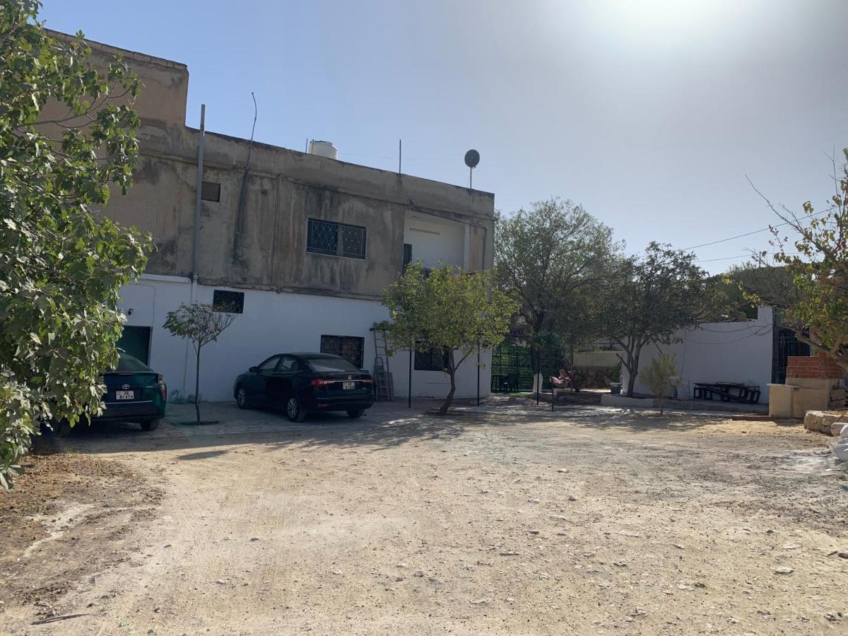 Tayoon Host Apartment Jarash Bagian luar foto